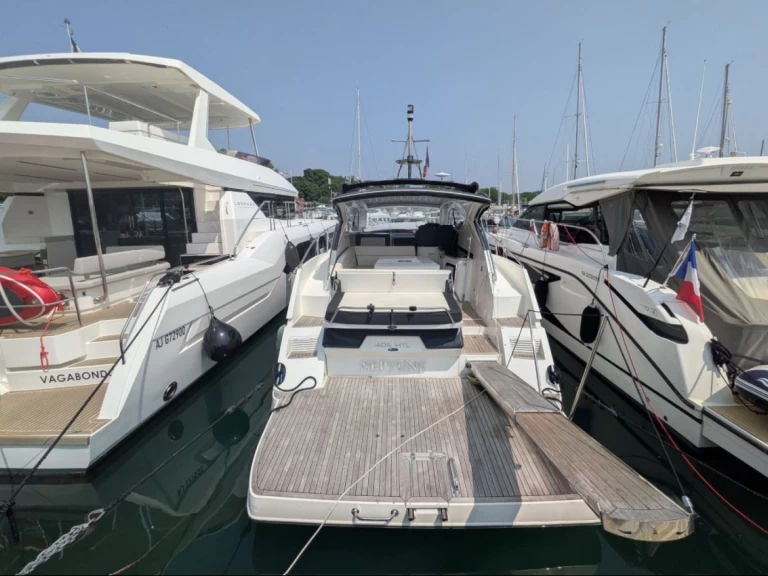 Motorboat hire in Antibes - Galeon Galeon 405 HTL
