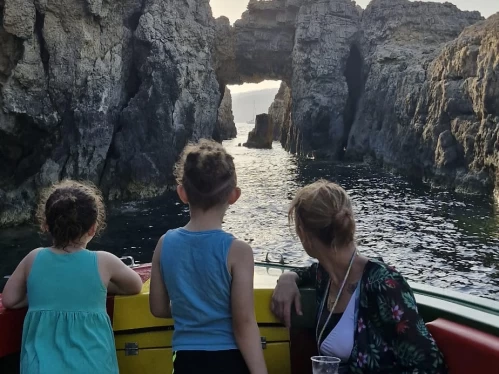 Motorboat hire in Ċirkewwa - Coronet motoring