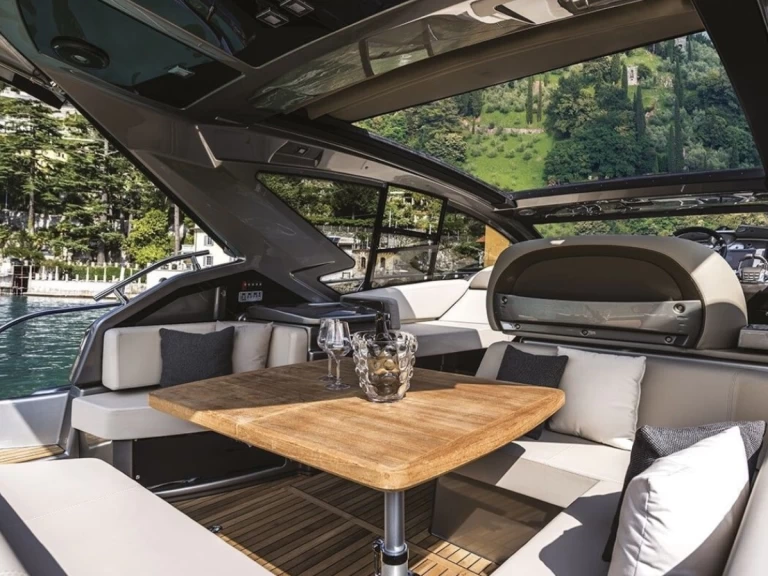 Yacht charter Beaulieu-sur-Mer - Cranchi Cranchi M44 HT on SamBoat