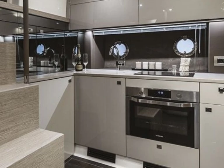 Yacht hire Beaulieu-sur-Mer cheap Cranchi M44 HT