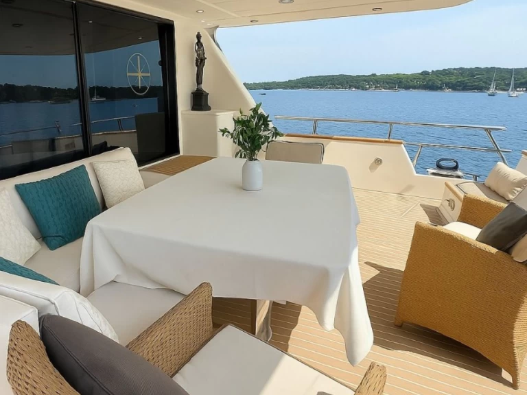Hire Luxury Yacht with or without skipper Falcon Saint-Tropez