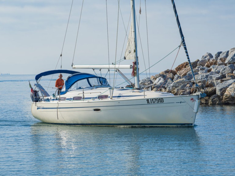 Hire Sailboat Bavaria with a boat licence