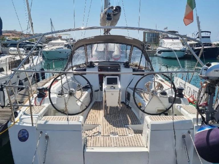 Hire Sailboat with or without skipper Jeanneau San Vincenzo