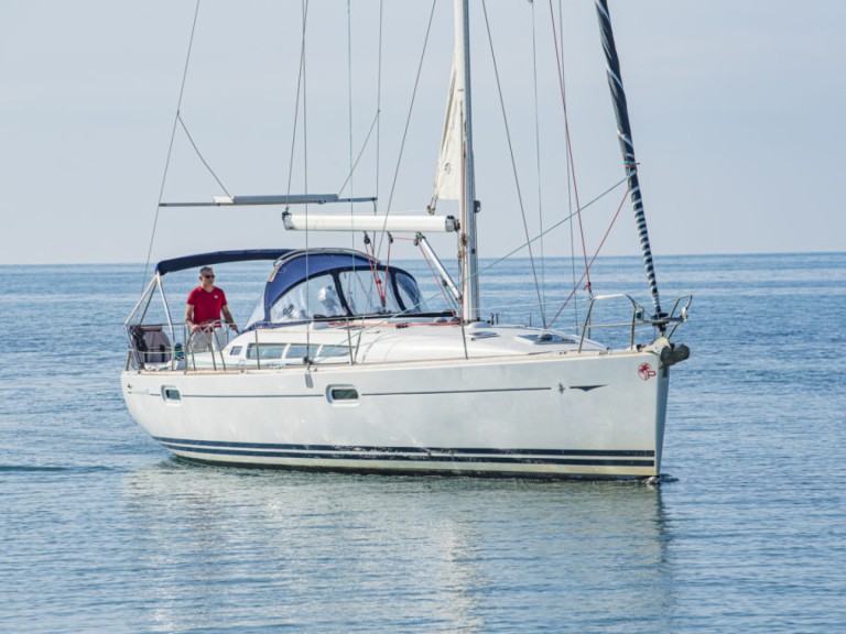 Sailboat to hire San Vincenzo at the best price