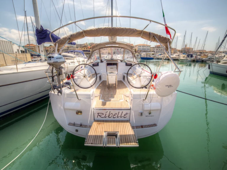 Yacht charter San Vincenzo - Jeanneau Sun Odyssey 439 on SamBoat