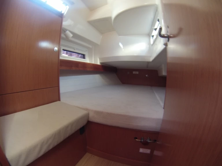 Hire Sailboat Bavaria with a boat licence