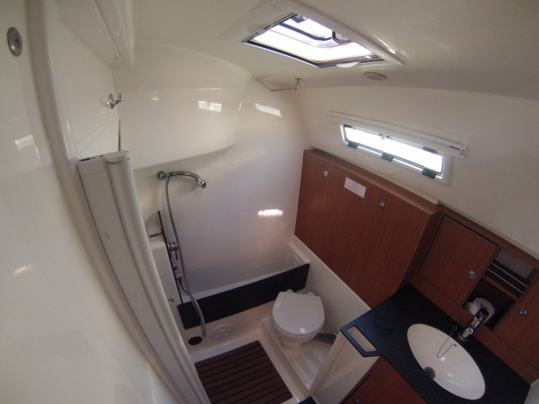 Sailboat to hire San Vincenzo at the best price