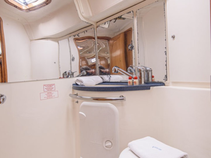 Hire a Bavaria Cruiser 37 San Vincenzo