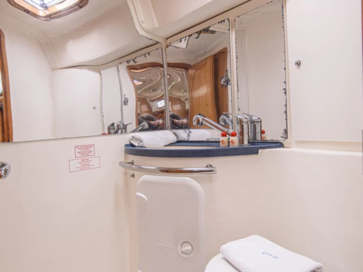 Hire a Bavaria Cruiser 37 San Vincenzo