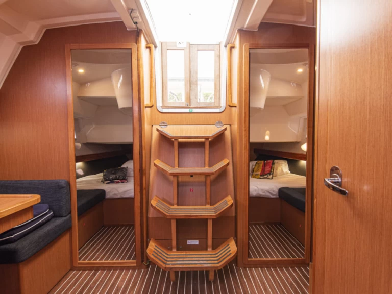 Sailboat hire in San Vincenzo - Bavaria Cruiser 41