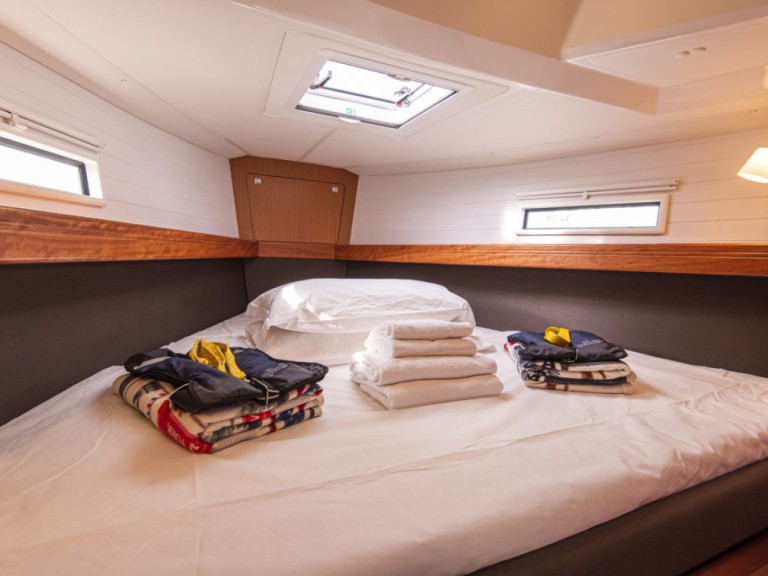 Hire Sailboat with or without skipper Bavaria San Vincenzo