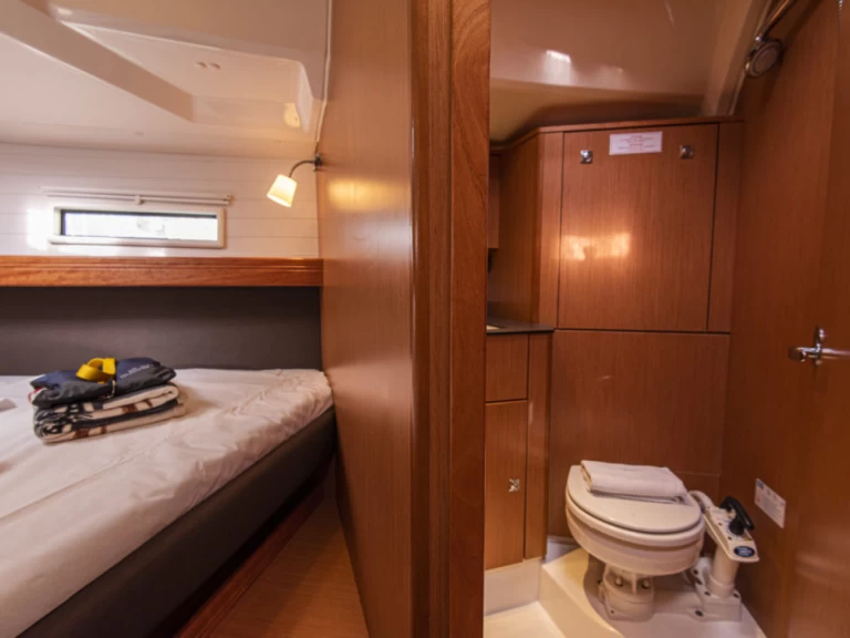 Hire Sailboat Bavaria with a boat licence