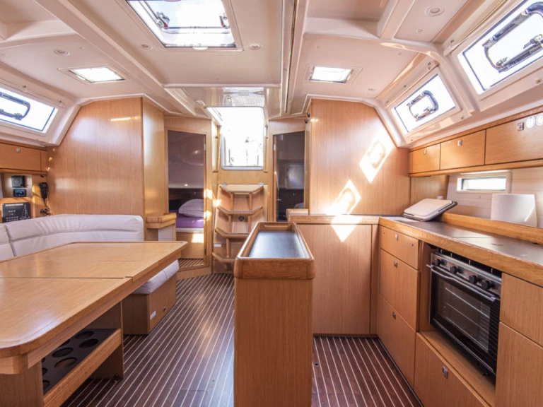 Yacht charter San Vincenzo - Bavaria Cruiser 46 on SamBoat