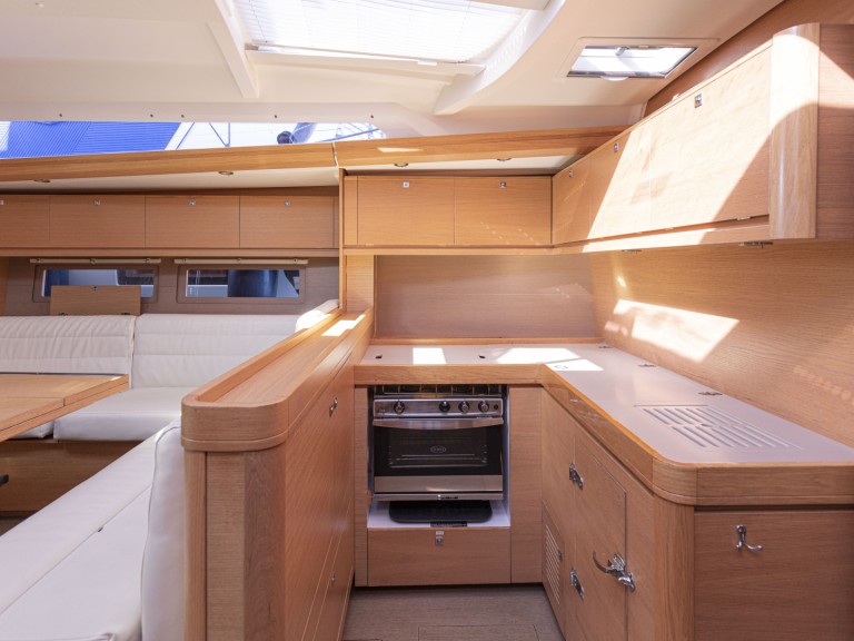 Sailboat to hire San Vincenzo at the best price