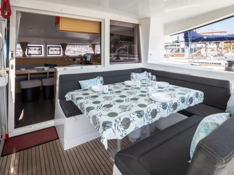 Charter a Lagoon Lagoon 400 S2 in San Vincenzo on Samboat