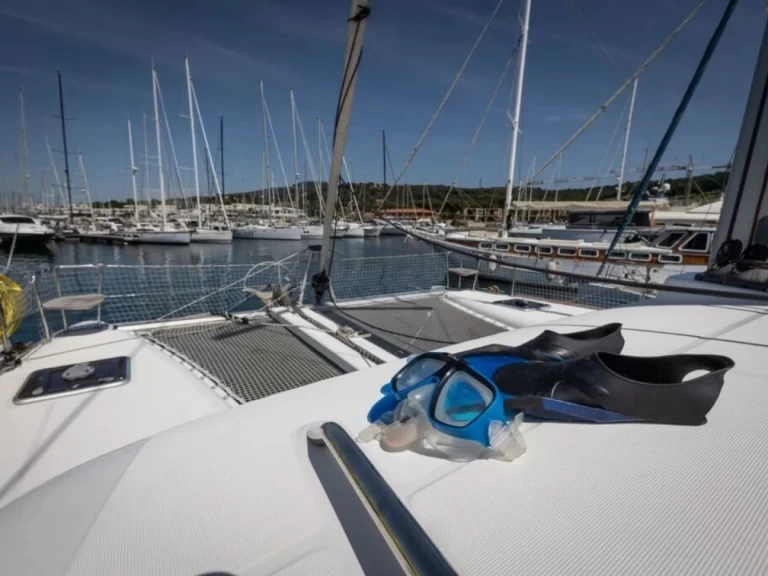 Hire Catamaran Lagoon with a boat licence