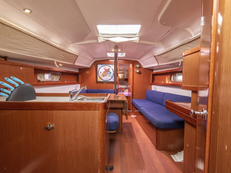 Hire Sailboat Bénéteau with a boat licence