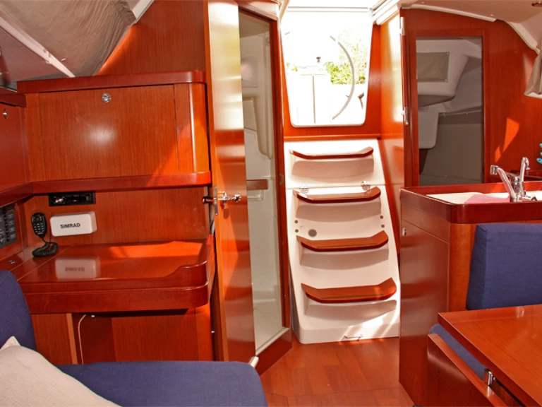 Sailboat to hire San Vincenzo at the best price