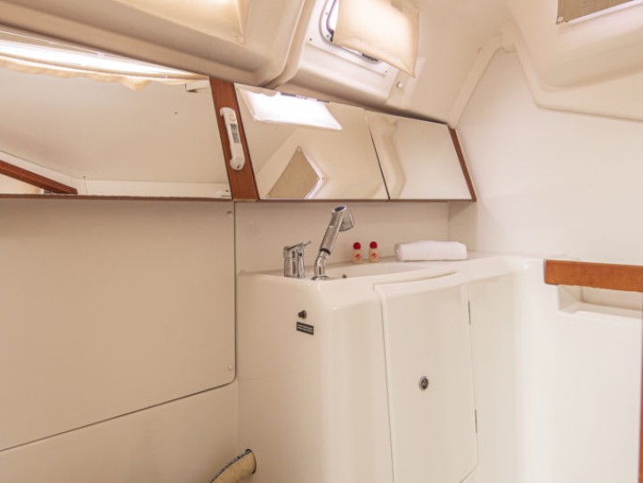 Yacht charter San Vincenzo - Bénéteau Oceanis 34 on SamBoat