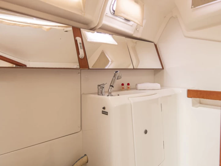 Yacht charter San Vincenzo - Bénéteau Oceanis 34 on SamBoat