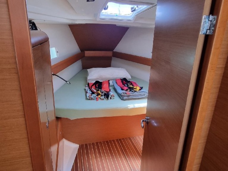 Yacht charter San Vincenzo - Jeanneau Sun Odyssey 419 on SamBoat