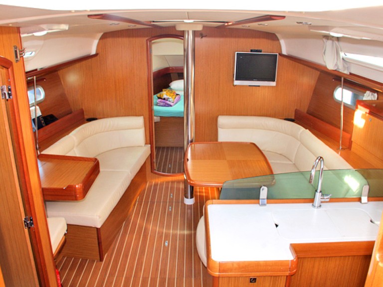 Sailboat hire in San Vincenzo - Jeanneau Sun Odyssey 42i