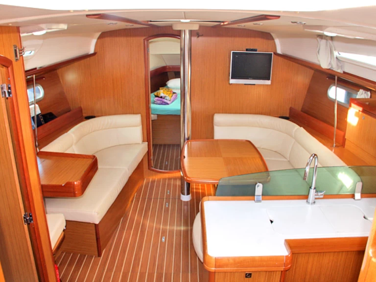 Sailboat hire in San Vincenzo - Jeanneau Sun Odyssey 42i