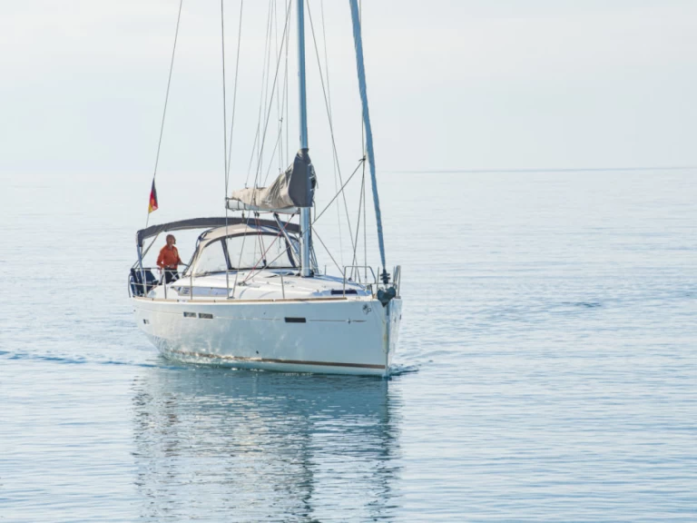 Sailboat to hire San Vincenzo at the best price