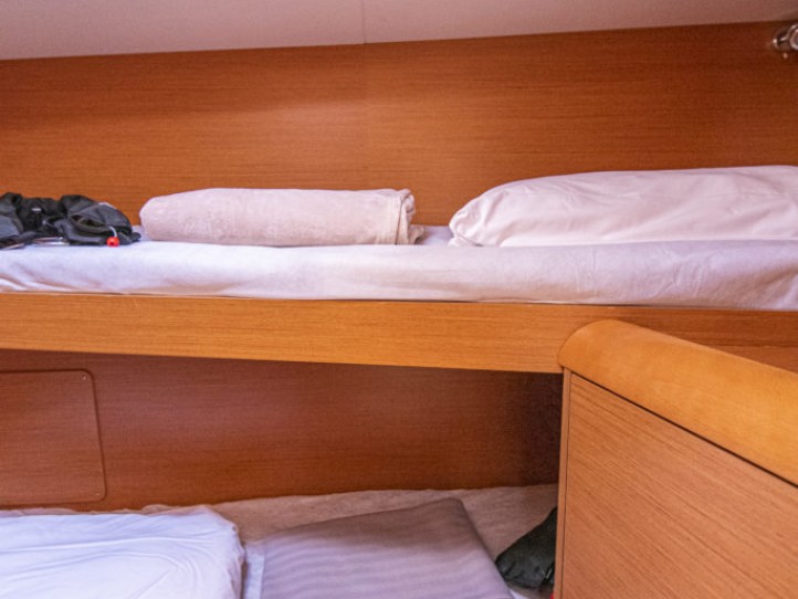 Yacht charter San Vincenzo - Jeanneau Sun Odyssey 439 on SamBoat