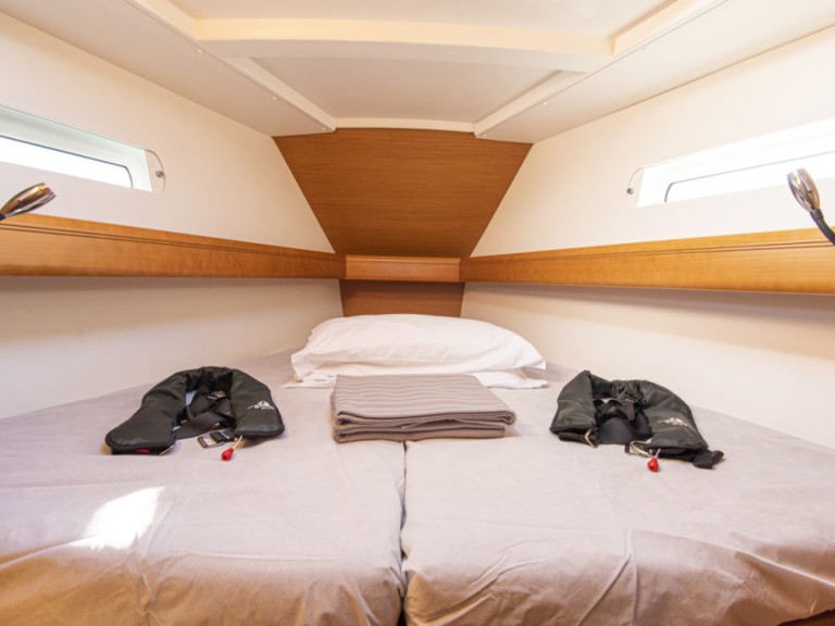 Hire a Jeanneau Sun Odyssey 439 San Vincenzo