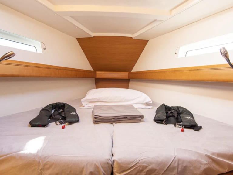 Hire a Jeanneau Sun Odyssey 439 San Vincenzo