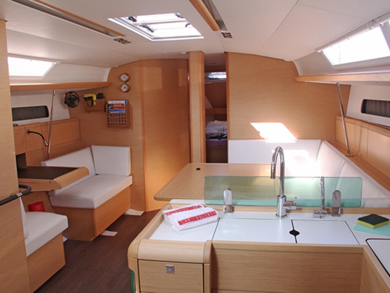 Hire Sailboat with or without skipper Jeanneau San Vincenzo