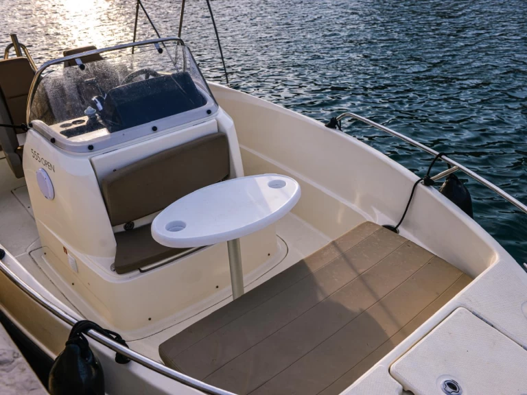 Motorboat hire in Marseille - Quicksilver Activ 555 Open
