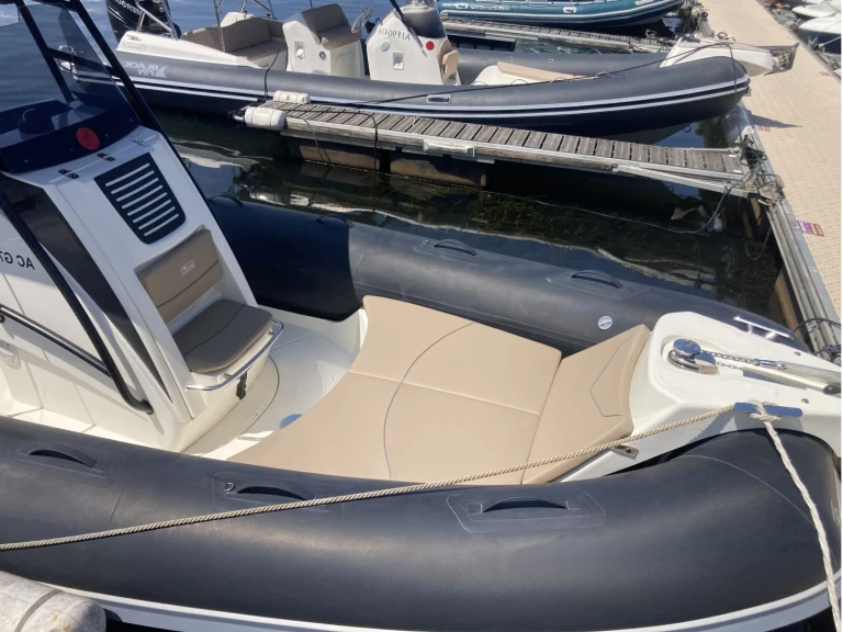 Bwa Sport 24 GTO charter bareboat or skippered in  Sanguinet