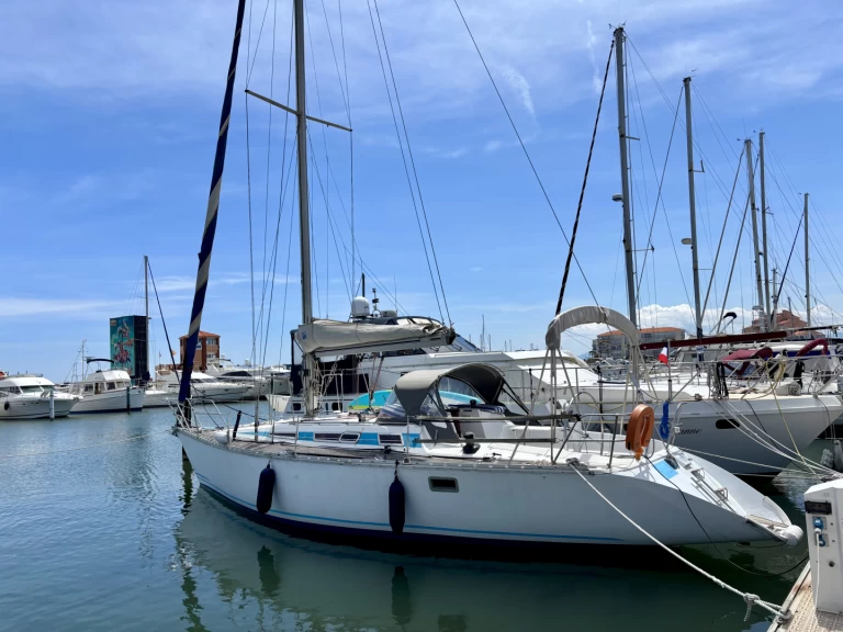 Sailboat hire in Le Barcarès - Jeanneau Sun Legend 41