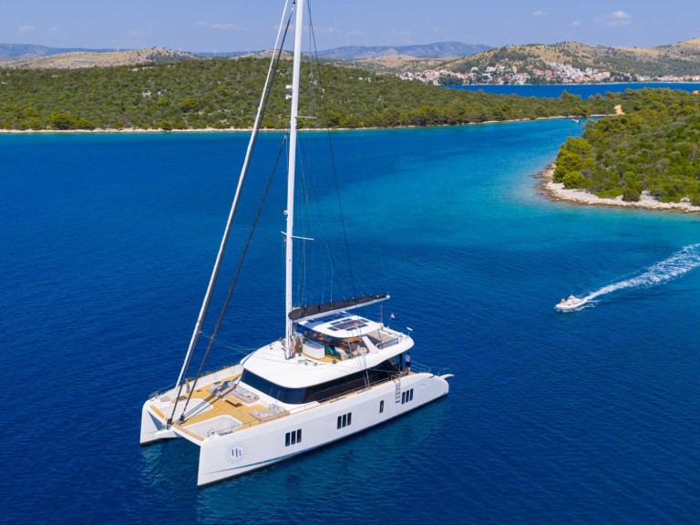 Hire Catamaran Sunreef with a boat licence