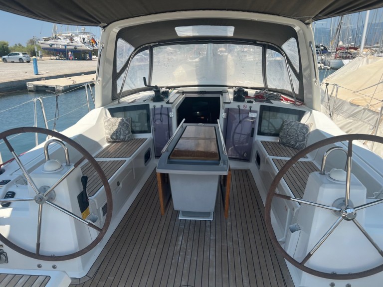 Charter a Bénéteau Oceanis 41.1 in Préveza on Samboat
