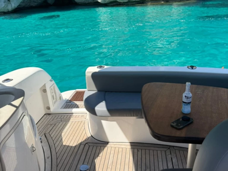Motorboat hire in Can Picafort - Sessa Marine Oyster 35