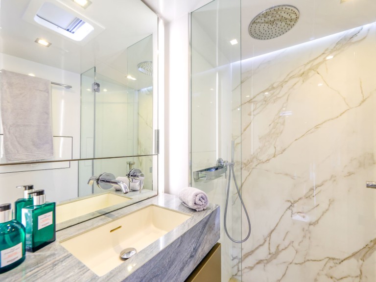 Charter a Sunreef Sunreef 80 in Šibenik on Samboat