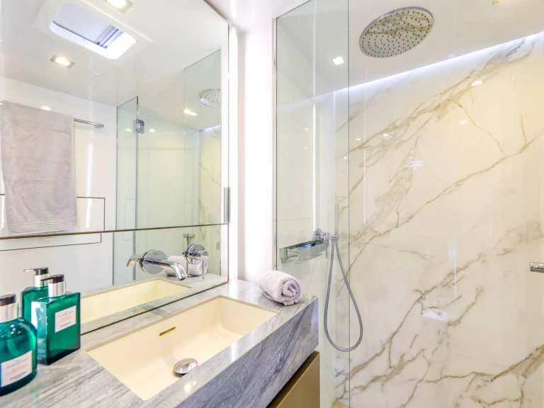 Charter a Sunreef Sunreef 80 in Šibenik on Samboat