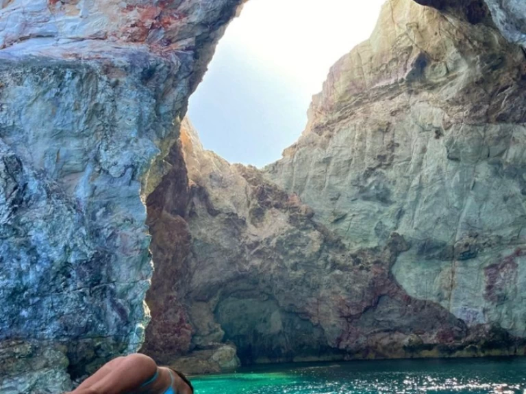 Motorboat hire in Palermo - Ferretti Craft Open 42