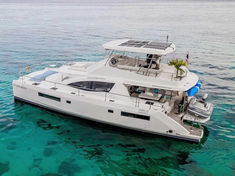 Hire Catamaran Leopard with a boat licence