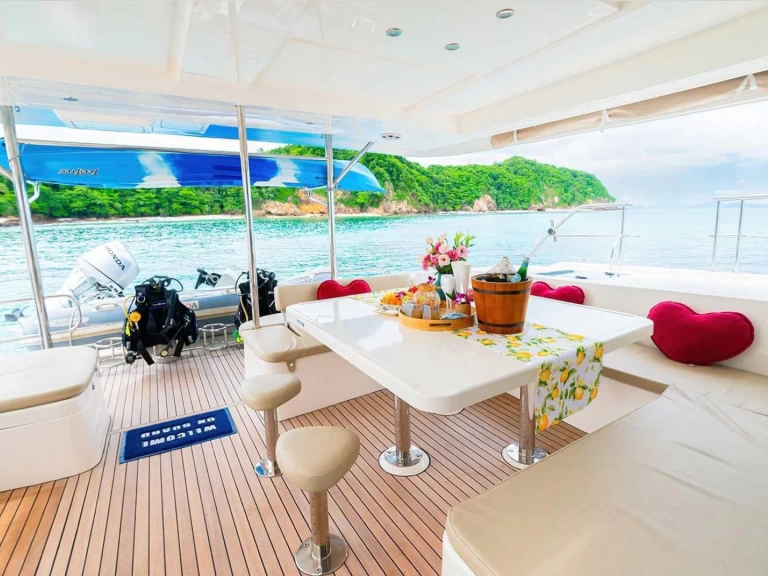 Charter a Leopard Leopard 51 Powercat in Ao Chalong on Samboat