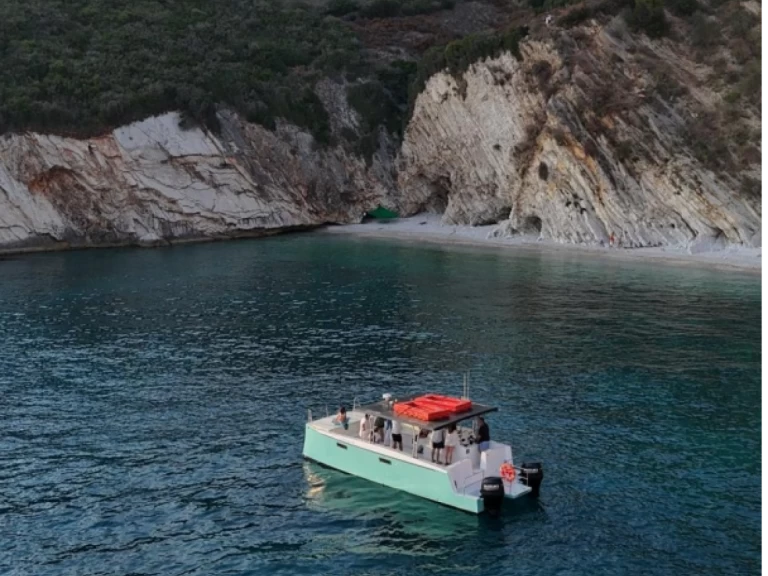 Yacht charter Himarë - Aliboats DI BERNARDINI ALESSANDRO on SamBoat