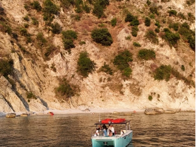 Hire a Aliboats DI BERNARDINI ALESSANDRO Himarë