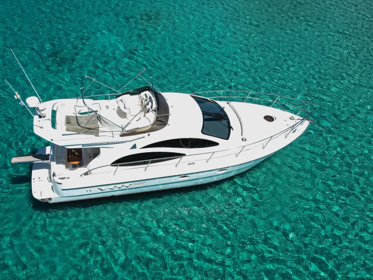 Hire a Azimut Azimut 43 Fly Ornos