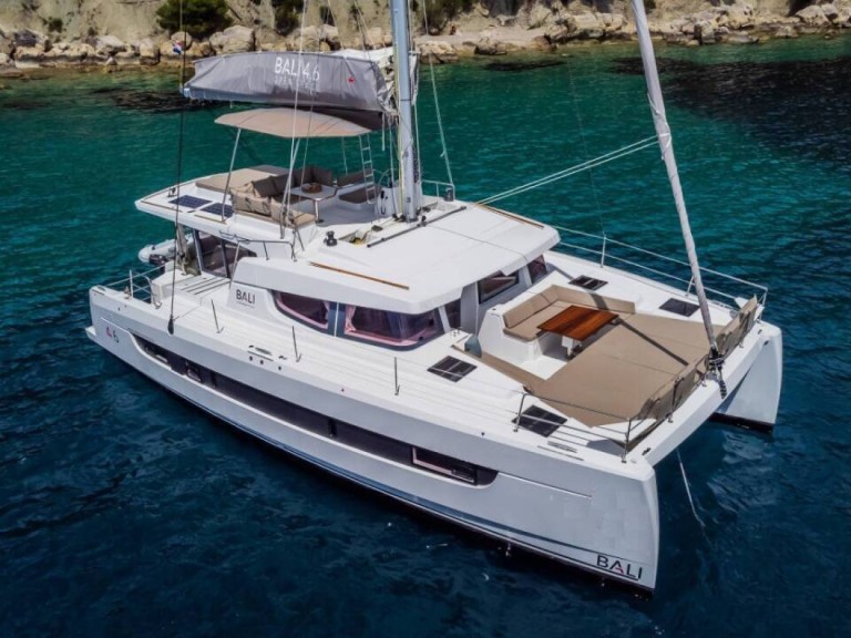 Hire Catamaran BALI 4.6 (3D/1TW/0P) - QU with a boat licence