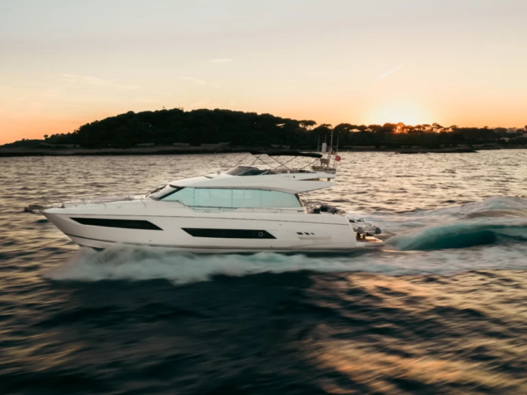 Luxury Yacht to hire Amalfi at the best price