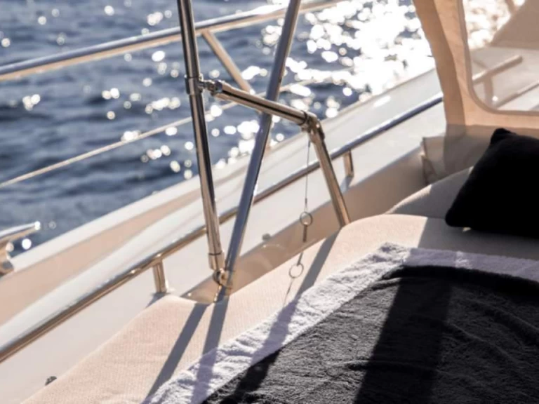 Charter a Prestige 680S in Côte d'Azur on Samboat