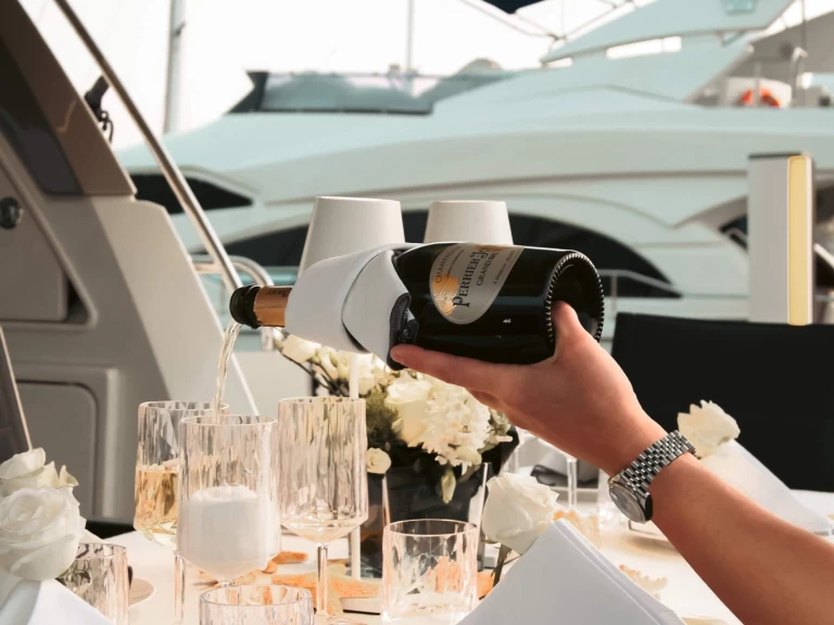 Hire Luxury Yacht Prestige with a boat licence